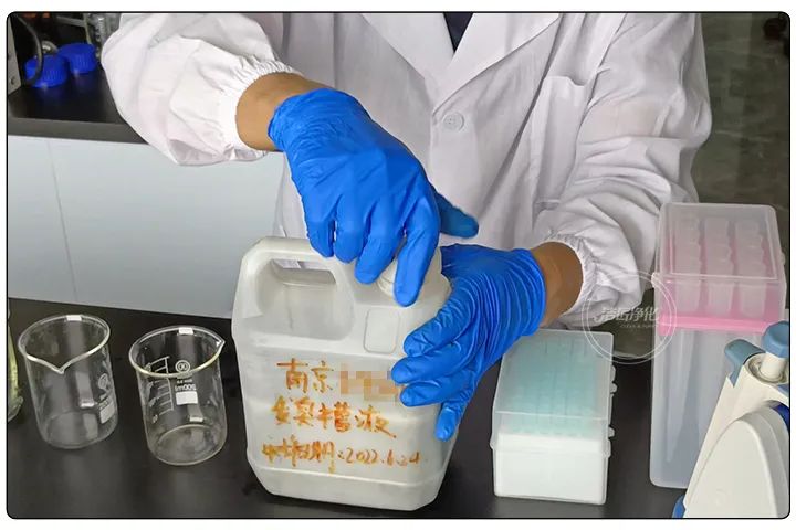 潔匠凈化·的凈工業(yè)除臭劑_切削液變質(zhì)、發(fā)臭，車(chē)間異味污染大，除臭劑該怎么選？