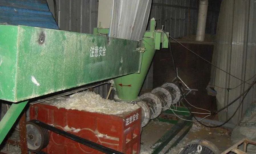 羽毛粉加工腥味、苦味、惡臭味混雜，看工業(yè)除臭劑如何快速除臭！