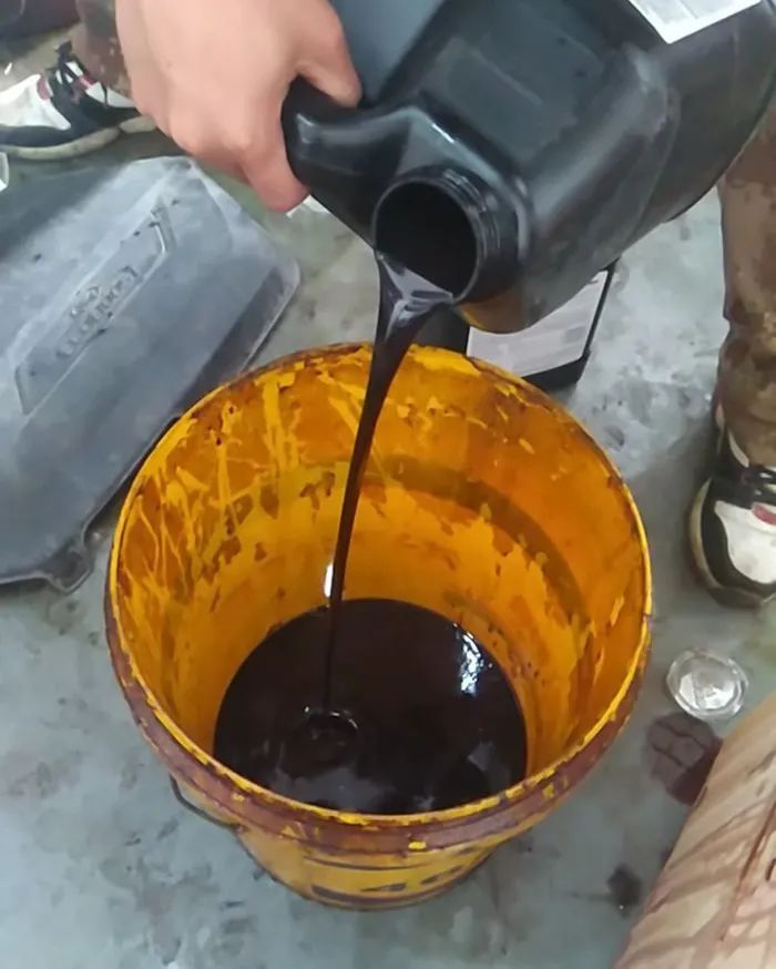 廢機油處理難度大，擺脫“惡臭異味”又有什么方向？.jpg