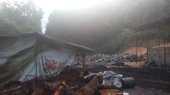 廢舊輪胎煉油廢氣污染，車(chē)間惡臭問(wèn)題可利用潔匠凈化除臭劑解決.jpg