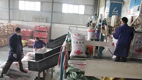 飼料廠(chǎng)車(chē)間腥臭味擾民，就用Dejing的凈飼料廠(chǎng)專(zhuān)用除臭劑.jpg