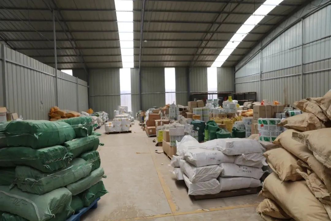 飼料廠(chǎng)車(chē)間腥臭味擾民，就用Dejing的凈飼料廠(chǎng)專(zhuān)用除臭劑.jpg