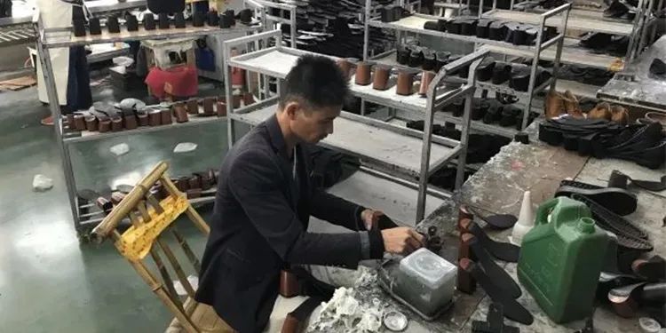 Dejing的凈??制鞋廠(chǎng)除臭劑，治理?yè)]發(fā)性有機化合物(VOC)廢氣.jpg